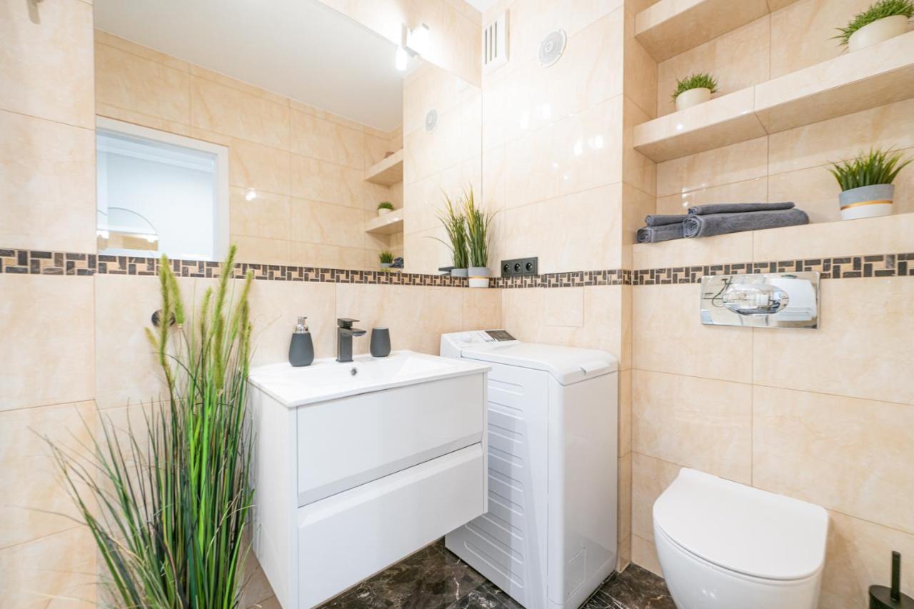 Apartament 55M2 - Darmowy Garaz - Klimatyzacja - Centrum - 24Na7 فروتسواف المظهر الخارجي الصورة